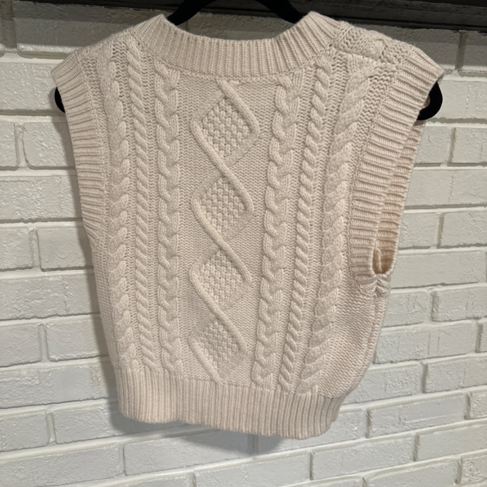 Aritzia cable knit vest cream xs - Picture 4 of 4